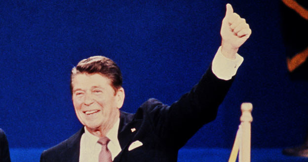 Ronald Reagan: "Stoimy murem za naszymi polskimi braćmi i siostrami" fot. Arnold Sachs /AFP