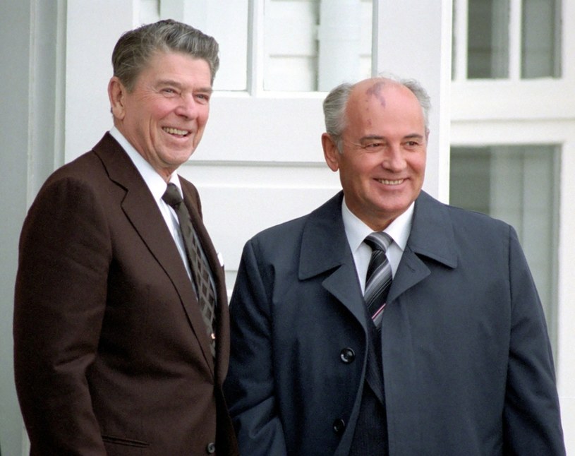 Ronald Reagan (z lewej) uchodził za wielkiego fana przybyszów z kosmosu /East News