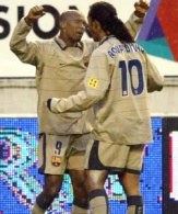 Ronaldinho i Eto'o celebrują zwycięskiego gola /AFP