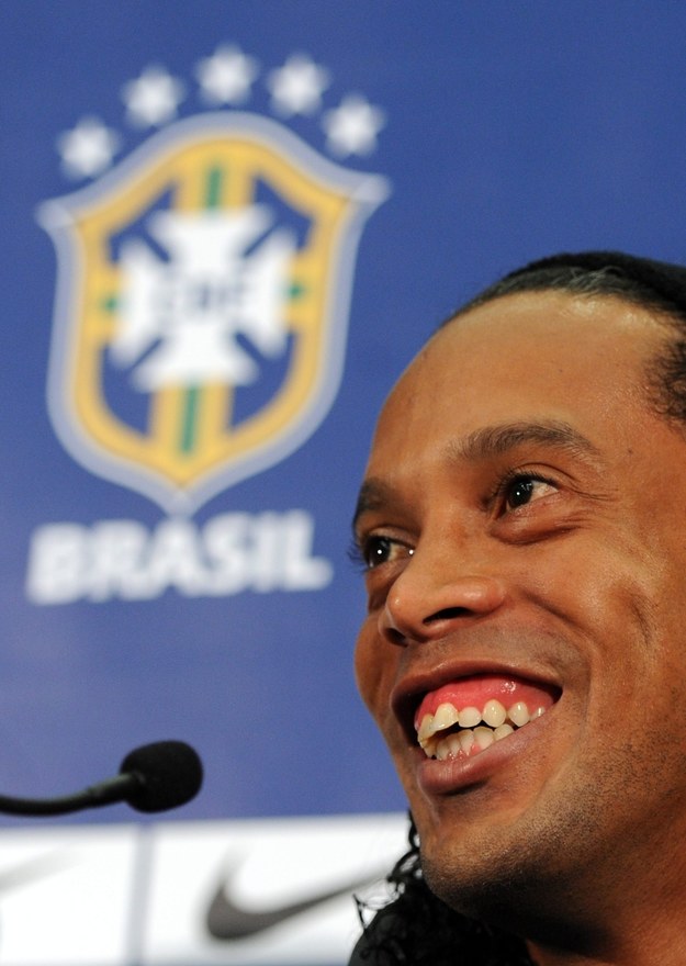 Ronaldinho jeszcze przed zabiegiem /ANDY RAIN /PAP/EPA
