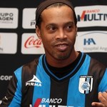 Ronaldinho zmienia klub po... dziewięciu meczach