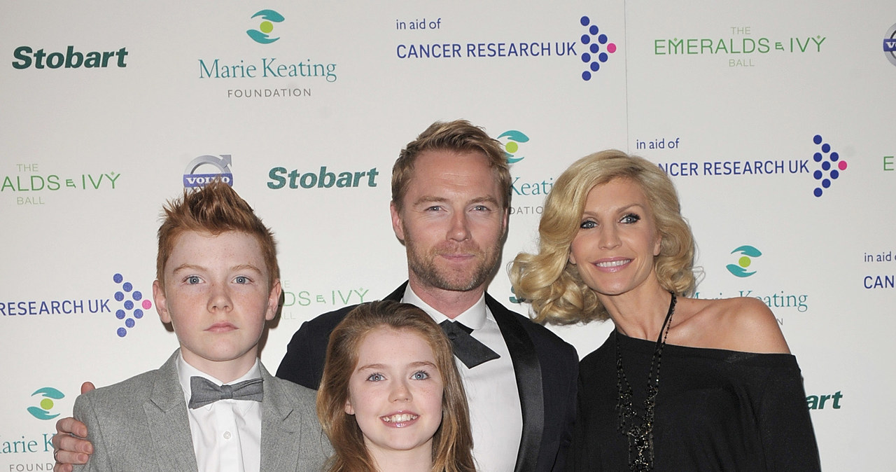 Ronan Keating z byłą żoną i dziećmi /Ben Pruchnie /Getty Images