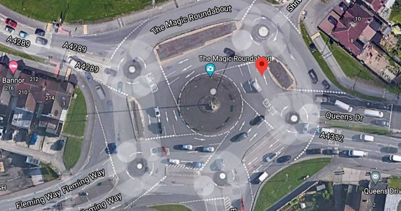 Rondo o nazwie Magic Roundabout leżące w Swindon w Wielkiej Brytanii /123RF/PICSEL