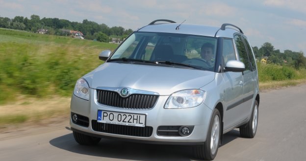 Roomster to skrzyżowanie furgonu z minivanem. Auto debiutowało rok przed Fabią II, na której bazuje. /Motor