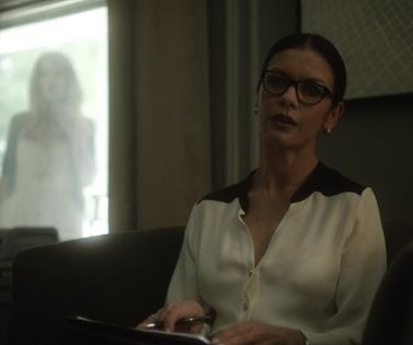 Rooney Mara i Catherine Zeta-Jones w scenie z filmu "Panaceum"