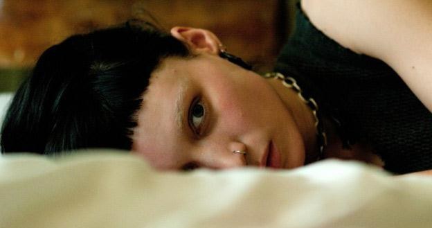 Rooney Mara w filmie "Dziewczyna z tatuażem" /materiały dystrybutora