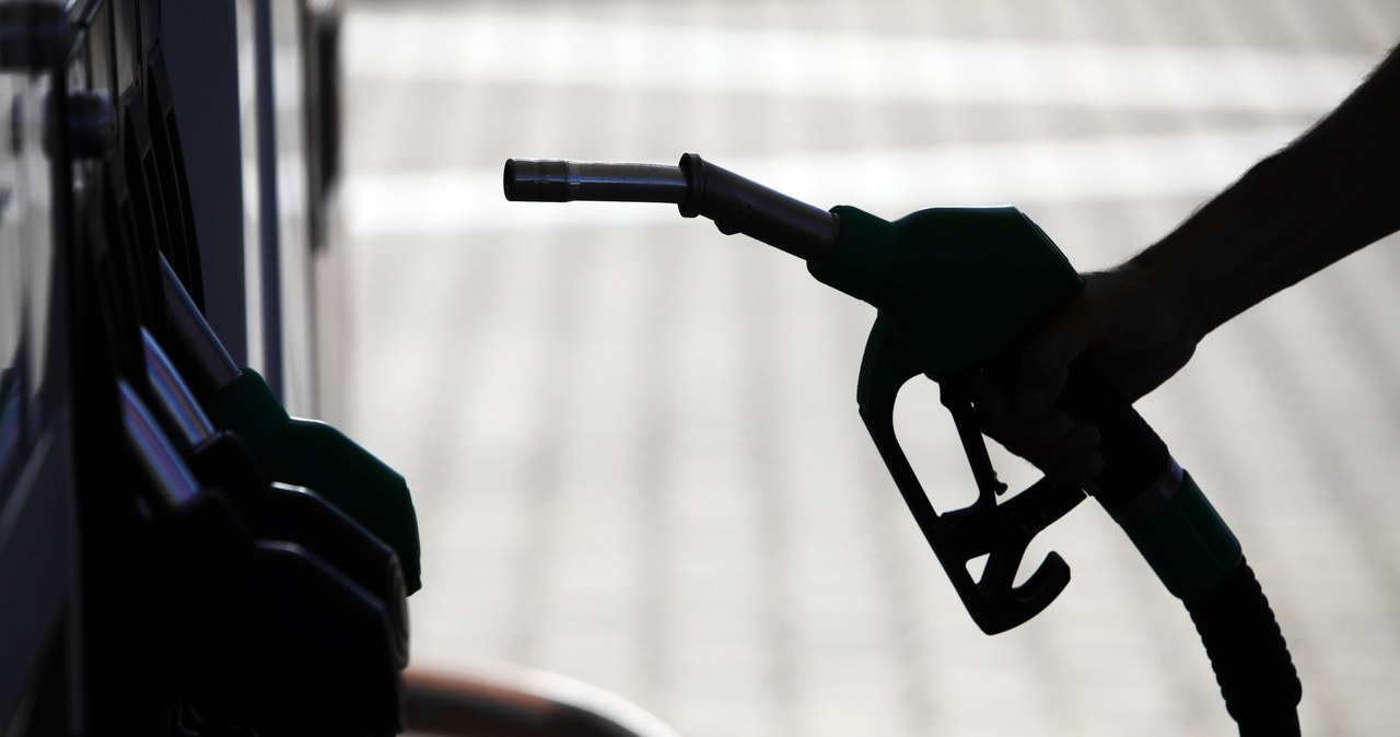 Ropa naftowa ma powody by tanieć. Co dalej z cenami paliw? /123RF/PICSEL