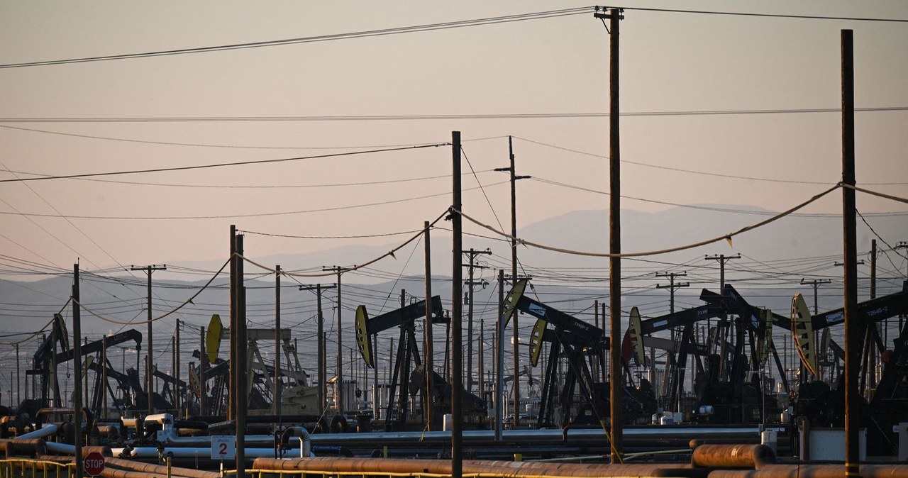 Ropa naftowa /AFP