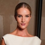 Rosie Huntington-Whiteley: jak łączy elegancję i wygodę w jesiennych stylizacjach