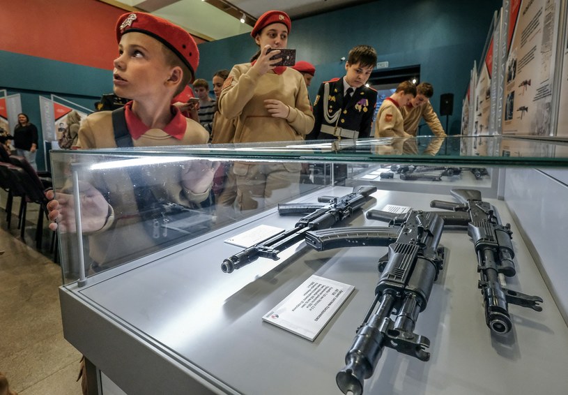 Rosja chce powołać organizację młodych na kształt leninowskich Pionierów /YURI KADOBNOV / AFP  /AFP