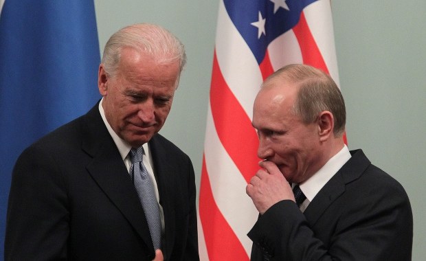 Rosja gromadzi wojska przy granicy z Ukrainą. Biden złożył Putinowi propozycję