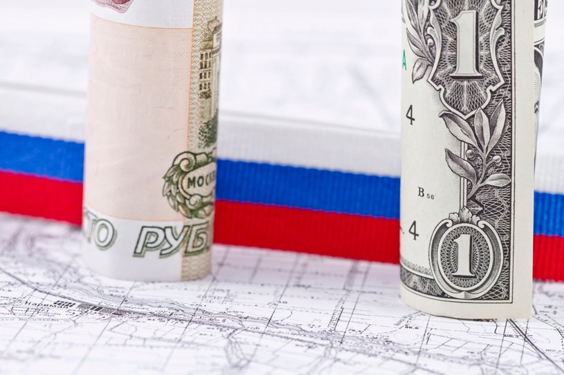 Rosja nie boi się spadków cen ropy? /123RF/PICSEL