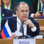 "Rosja nie oszczędza cywili". Paryż odpowiada Ławrowowi