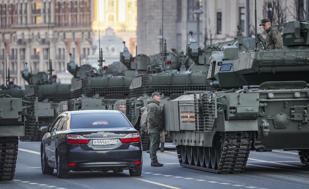 Rosja planuje "paradę jeńców" w Mariupolu. "Groteskowa masówka" 