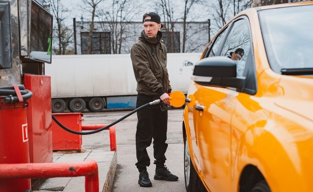 Rosja przedłuża zakaz eksportu benzyny. Ceny paliw wciąż rosną