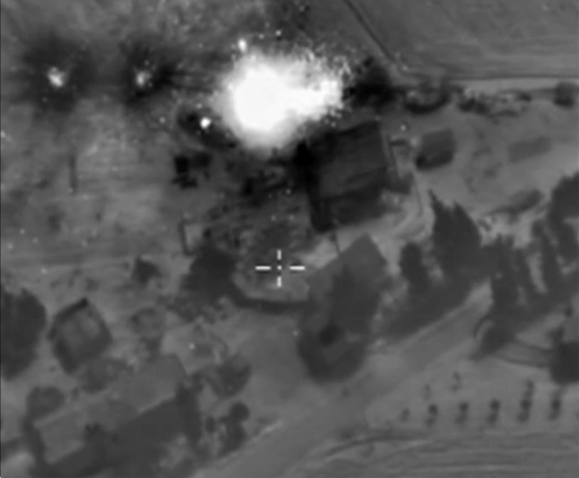 Rosja przeprowadziła pierwsze ataki na cel IS w Syrii /PAP/EPA