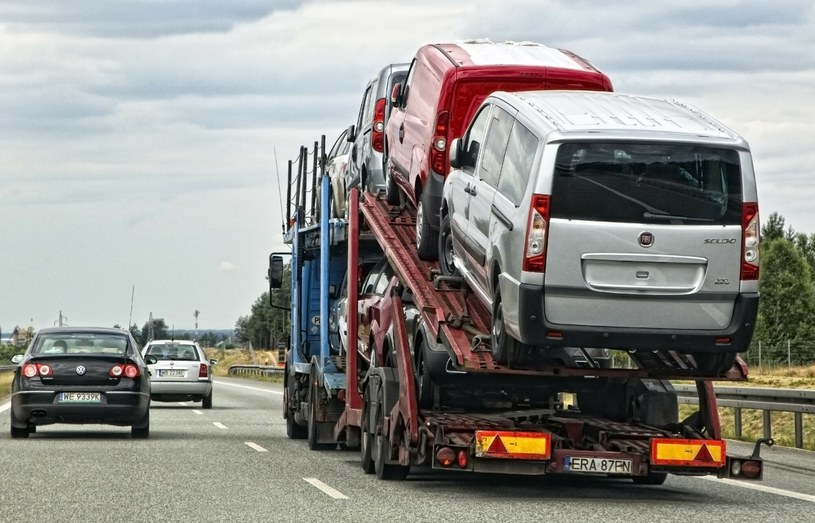 Rosja radzi sobie mimo sankcji. Polskie firmy sprzedają auta Białoruś? /Fot. Andrzej Stawinski/REPORTER /East News