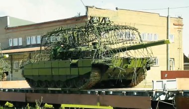 Rosja reaguje na "plagę" dronów. Ulepszone T-90M i T-72B3M jadą na front