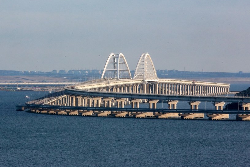 Rosja szuka bezpieczniejszego połączenia na Krym od Mostu Krymskiego. Chce wybudować tunel /STRINGER /AFP