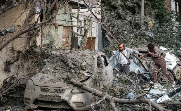 Rosja uderzyła z dużą siłą. Rakieta balistyczna i setki dronów