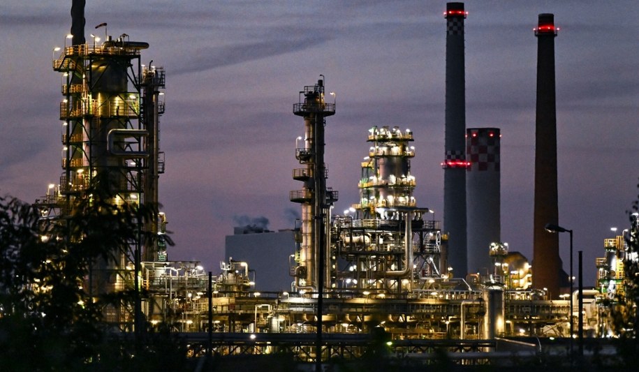 Rosja wstrzymuje dostawy ropy przez "Przyjaźń" do Niemiec. Rafineria Schwedt musi szukać alternatyw /PATRICK PLEUL/AFP/East News /East News