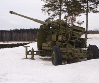 Rosja wyciągnęła je z muzeum, Ukraina z nich strzela. Czym jest KS-19?