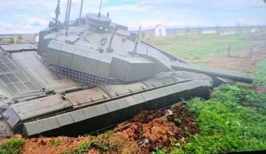 Rosja wysłała do akcji robotyczny czołg Szturm. Utknął w błocie