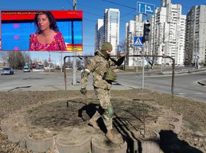 "Rosja zajęła Kijów, ale go oddała". Pupilka Putina z nową wersją historii