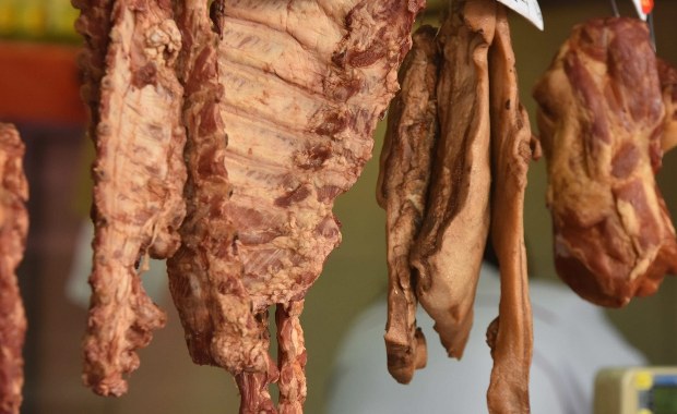 Rosja zmiękcza embargo na mięso i warzywa. Chce ratować własnych przedsiębiorców