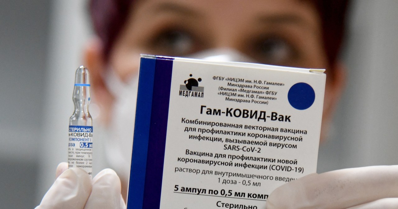Rosjanie już testują jednodawkowy wariant szczepionki Sputnik V /AFP