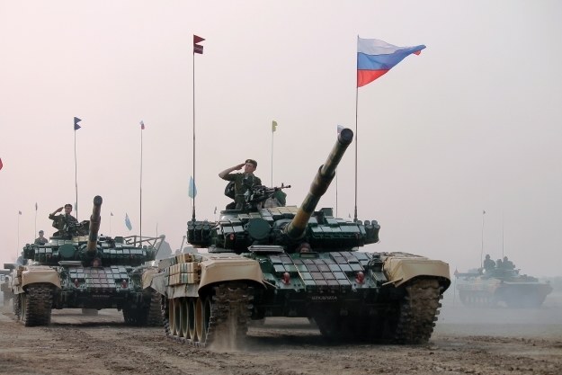 Rosjanie mają ambitne plany zakupu nowych pojazdów dla wojska. /AFP