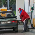 Rosjanie mają problemy z tankowaniem samochodów. Na stacjach brakuje paliwa