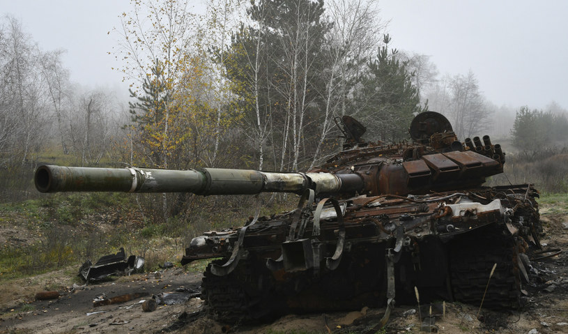 Rosjanie mieli palić ciała swoich zabitych żołnierzy na wysypisku śmieci w Chersoniu. Zdjęcie ilustracyjne /Andriy Andriyenko/Associated Press/East News /East News