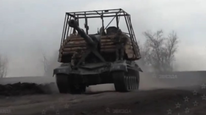 Rosjanie montują pancerz z drewna na swojej artylerii /@RALee85 /Twitter