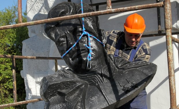 Rosjanie o demontażu pomnika generała Armii Czerwonej: To barbarzyństwo