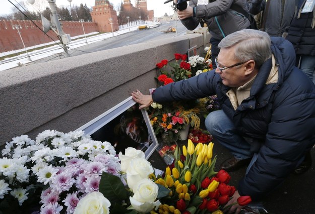 Rosjanie oddają hołd Niemcowowi (2016) /Michaił Japaridze /PAP
