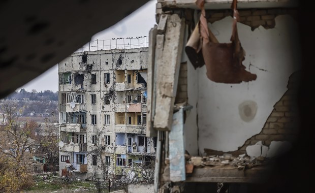 Rosjanie opuszczają Chersoń. Pozbawili miasto prądu i łączności telefonicznej