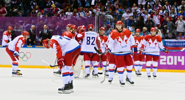 Rosjanie po porażce w ćwierćfinale z Finami /LARRY W. SMITH /PAP/EPA