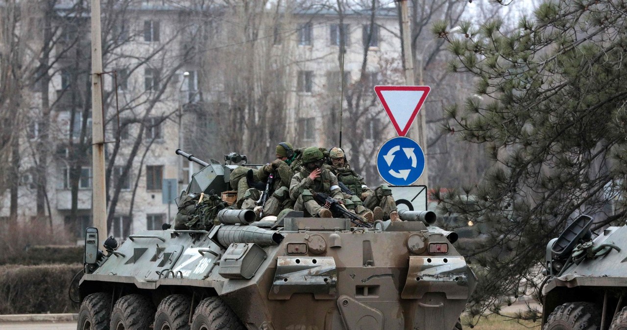 Rosjanie podczas inwazji na Ukrainę na swoich pojazdach i czołgach wymalowali białe Z /AFP