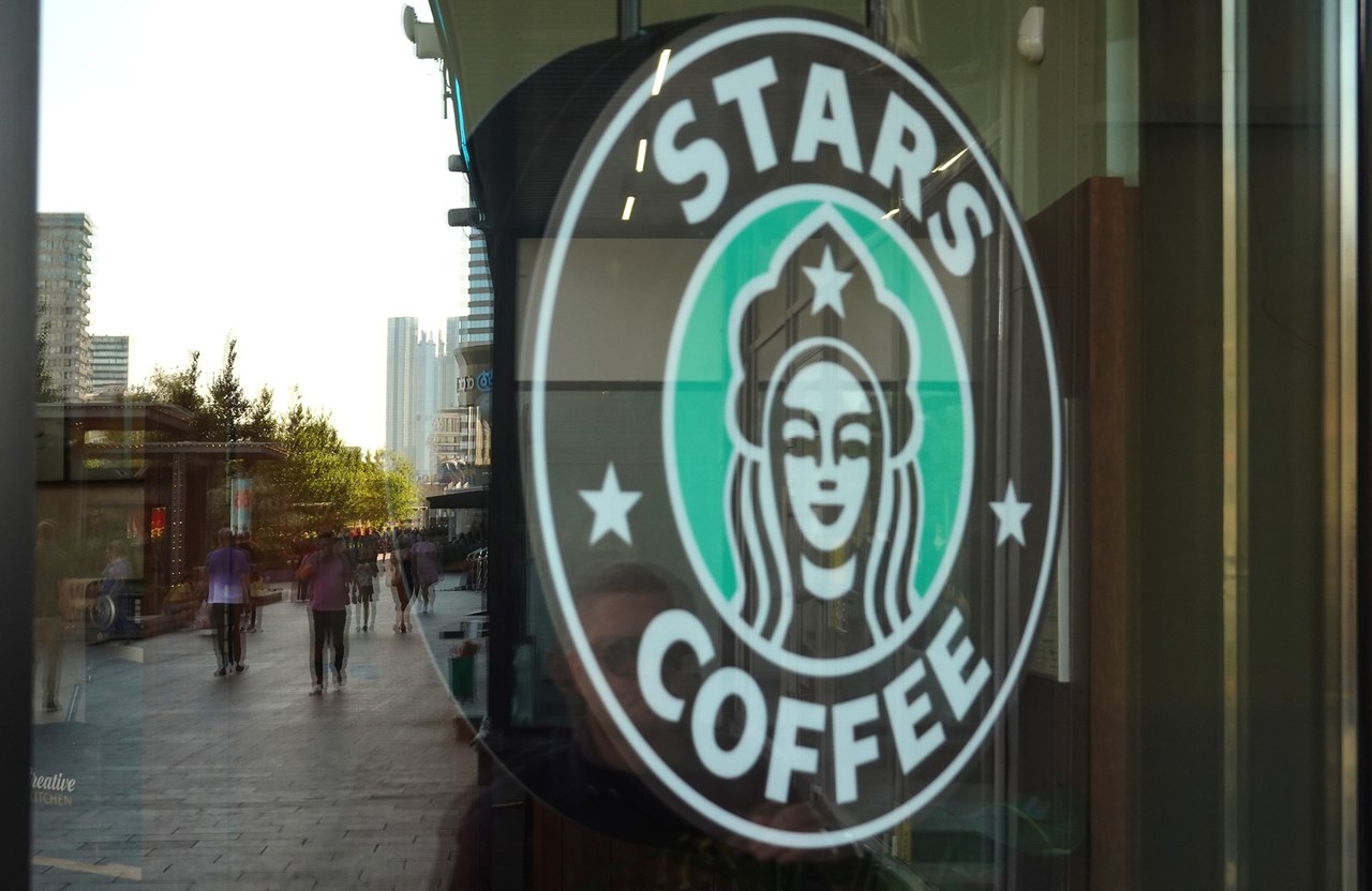 Rosjanie podrobili Starbucksa. Kopia pod nazwą Stars Caffee 