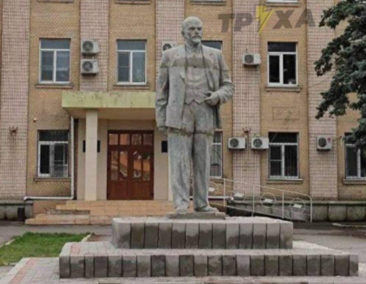 Rosjanie ponownie ustawili w Heniczesku pomnik Lenina. "Żyją przeszłością"