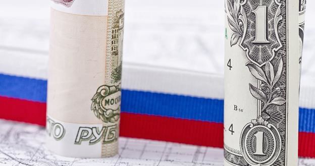 Rosjanie pozbywają się rubli! Kupują dolary i euro /&copy;123RF/PICSEL