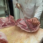Rosjanie próbowali przewieźć 2,5 tony mięsa z Polski. Ukryli je w podłodze i siedzeniach