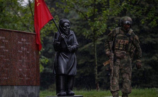 Rosjanie skarżą się na wojnę. Piszą o oszustwach, pomyłkach i "bandach szabrowników"