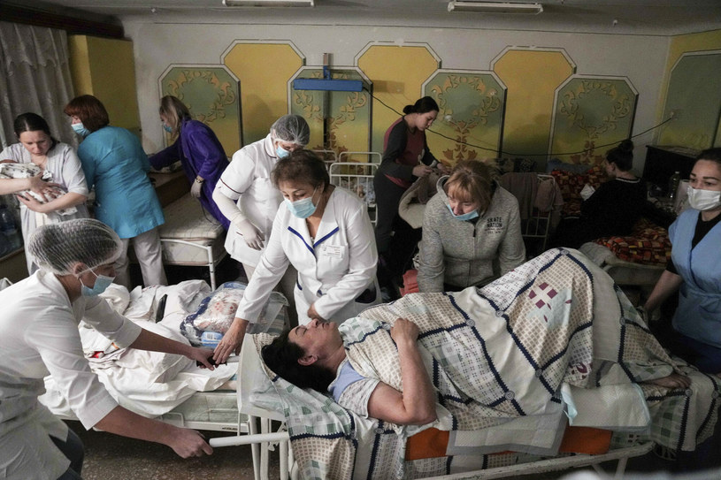 Rosjanie strzelają do szpitali. Ewakuacja matki po cesarskim cięciu