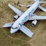 Rosjanie szokują. "Kanibalizacja" samolotu stojącego w polu