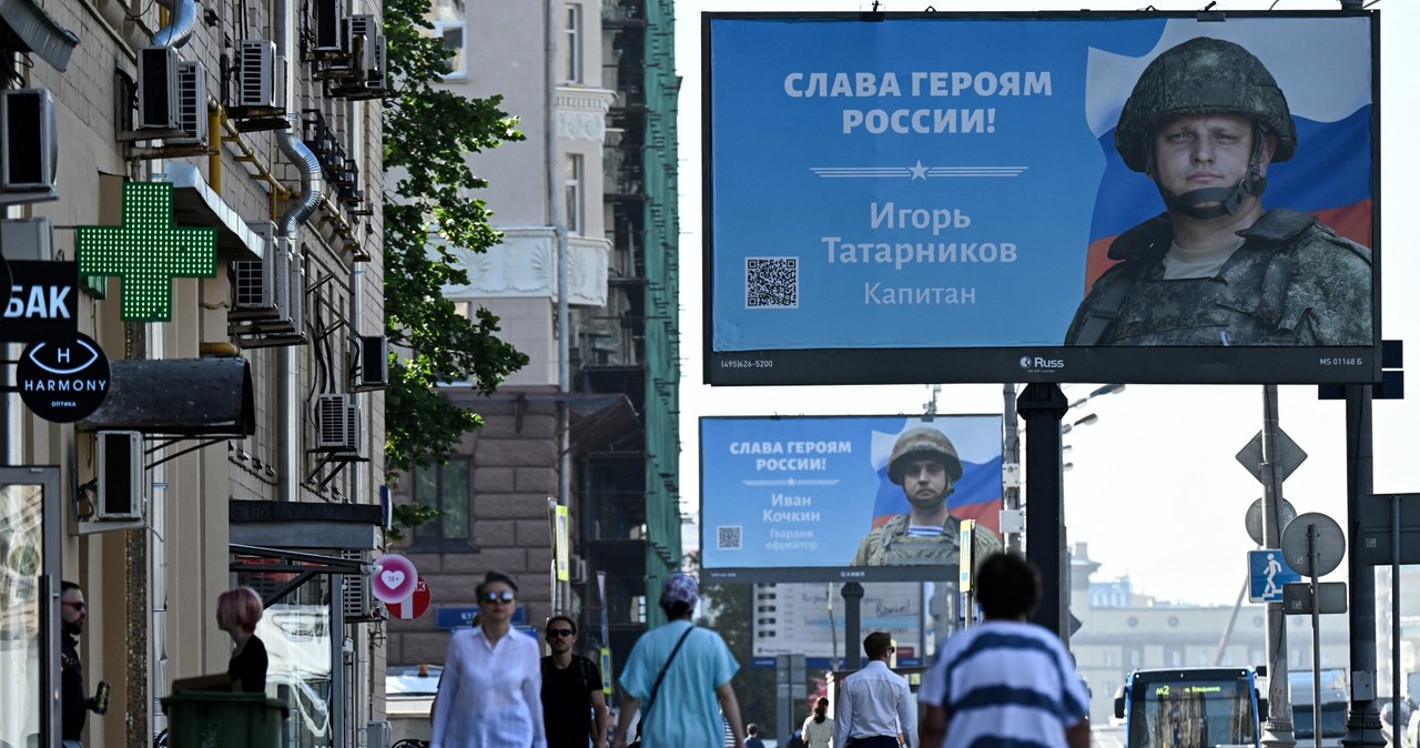 Rosjanie uwierzyli, że aplikacja "Mój donos" to nie żart. Dostało się sąsiadom, krewnym i byłym partnerom /AFP