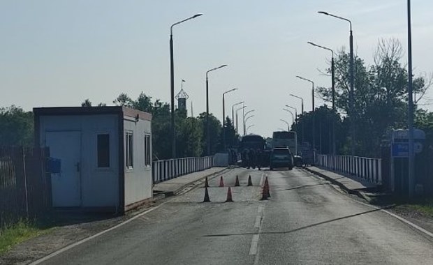 Rosjanie w bmw staranowali szlabany. Incydent na przejściu w Terespolu