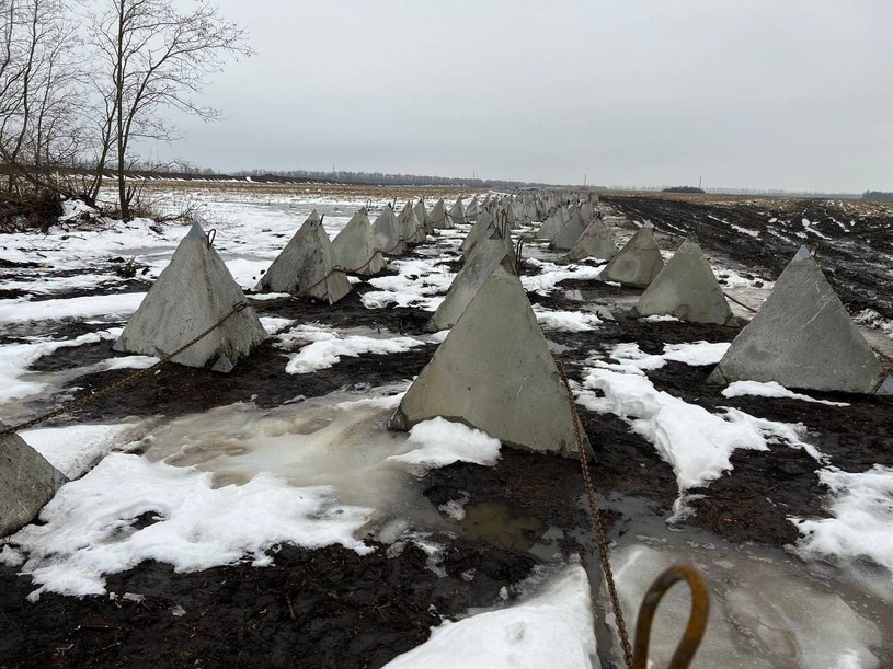 Rosjanie wydają niebagatelne kwoty na fortyfikacje obronne. Mimo tego w przypadku ataku ukraińskich wojsk czas na ich zdobycie będzie można mierzyć godzinach /@EUFreeCitizen /Twitter