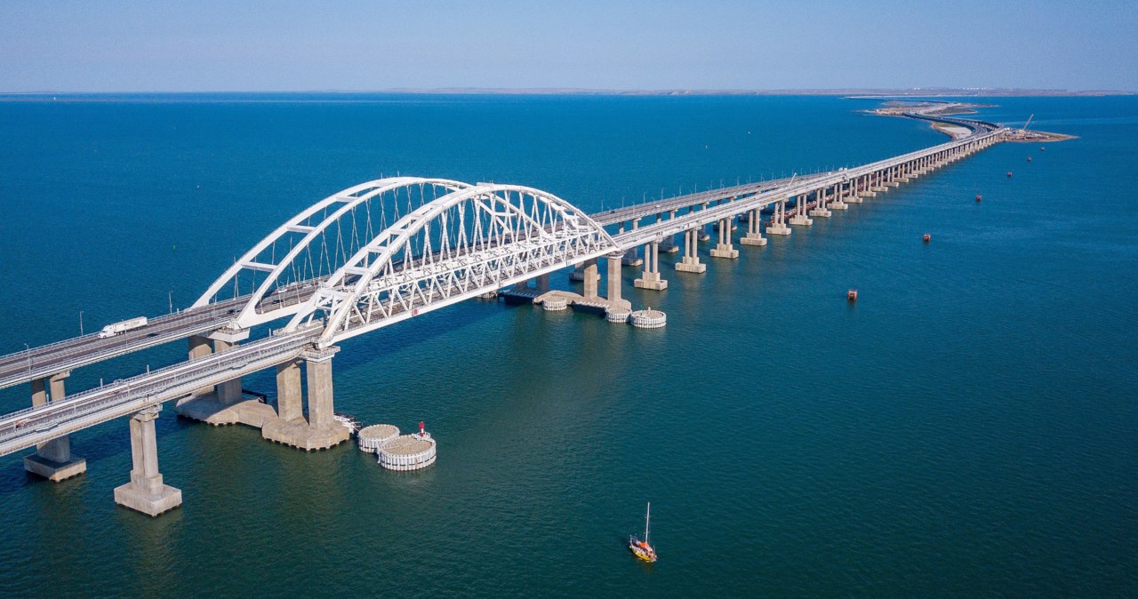 Rosjanie wzmacniają ochronę Mostu Krymskiego. Boją się ataku? /Rosavtodor.ru /Wikimedia